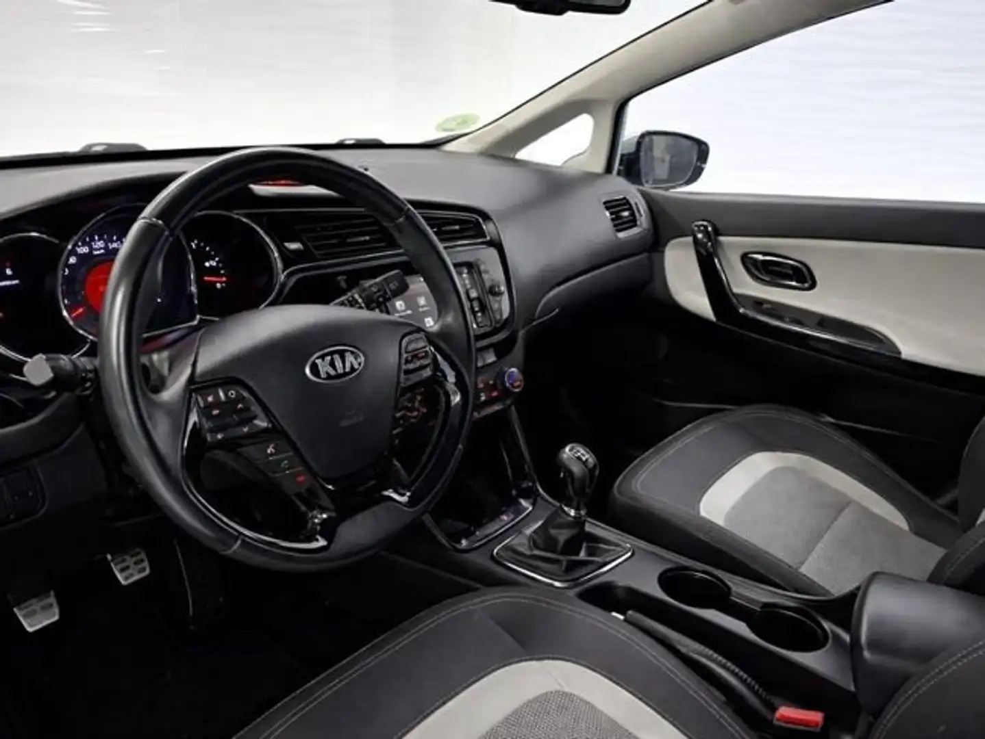 Kia Pride Drive Blanco - 2