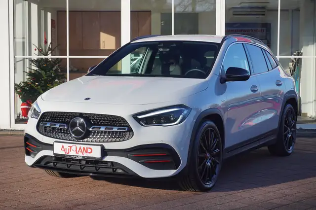 Mercedes-Benz GLA 180 AMG Line Navi AHK Kamera Leder LED