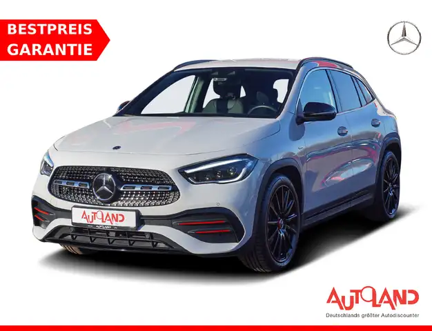 Mercedes-Benz GLA 180 AMG Line Navi AHK Kamera Leder LED