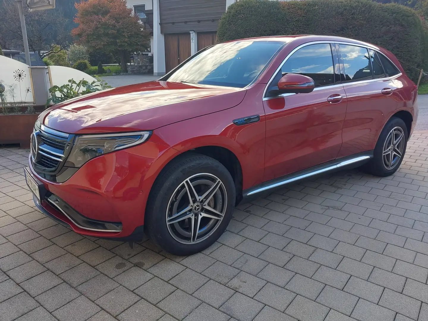 Mercedes-Benz EQC 400 EQC 400 4MATIC 80kWh AMG Line Aut. AMG Line Rot - 2