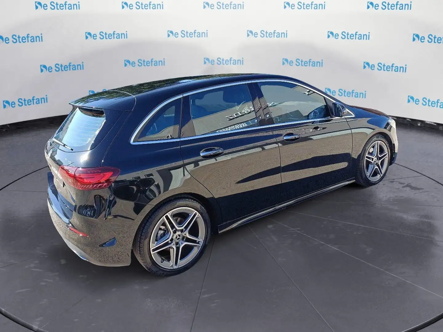 Mercedes-Benz B 180 B 180 d AMG Line Advanced Plus Digital Edition Zwart - 2
