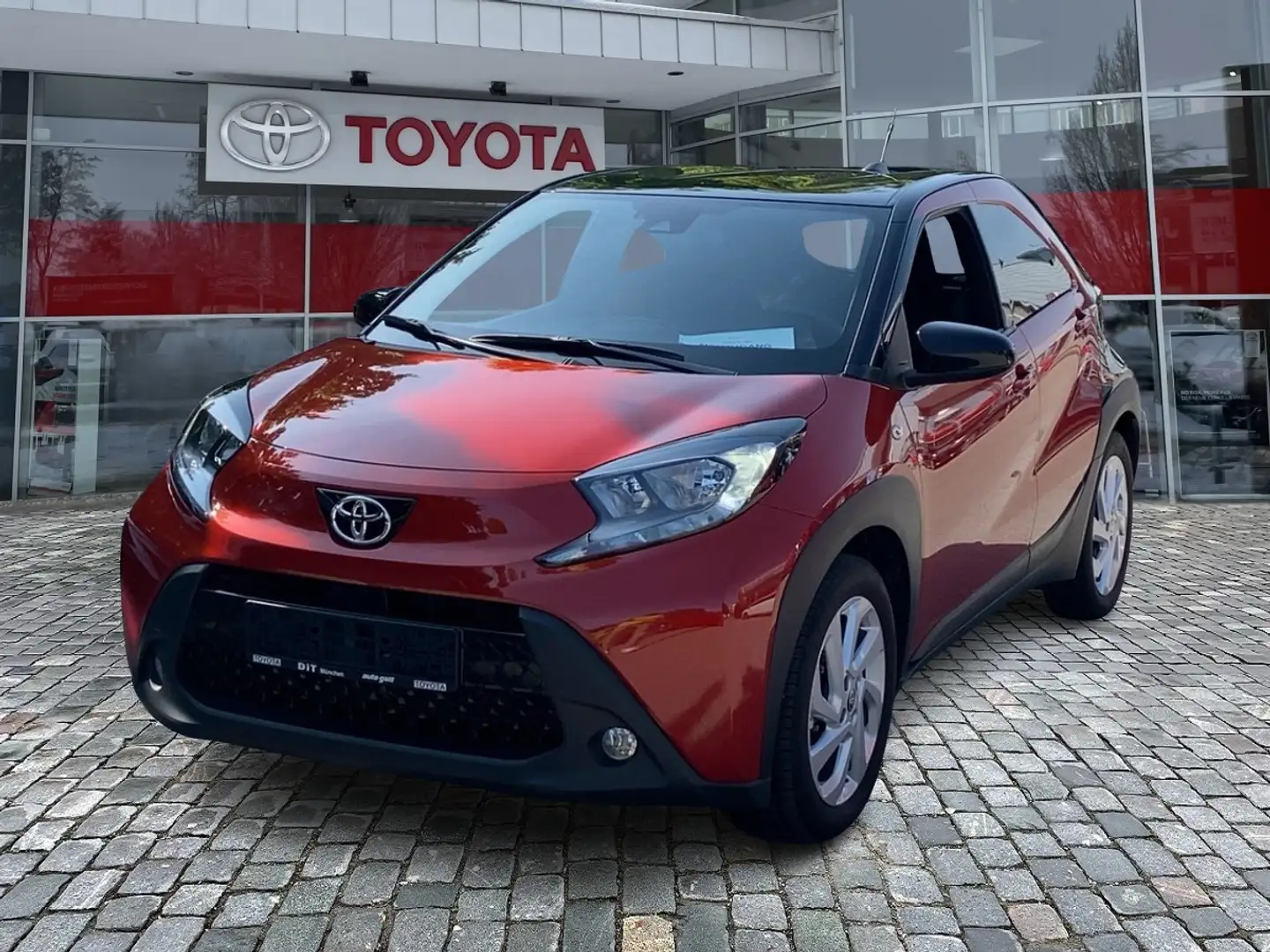 Toyota Aygo 1.0 Pulse FLA ACC SpurH KAM KeyLess Navi Schwarz - 2