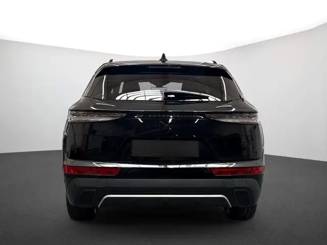 DS Automobiles DS 7 view 4