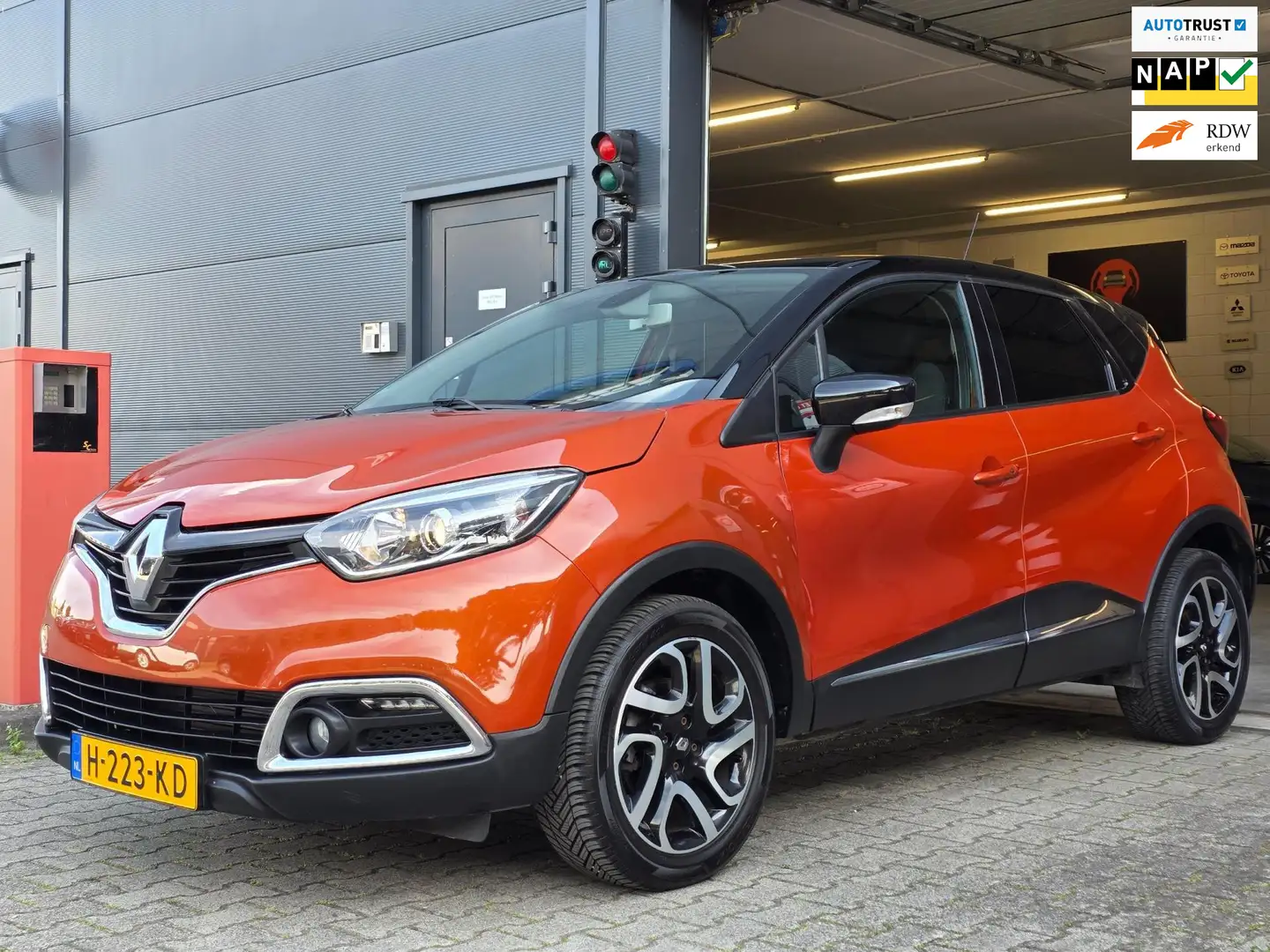 Renault Captur 1.2 TCe Dynamique / KEYLESS / CAMERA / P.SENSOREN Oranje - 1