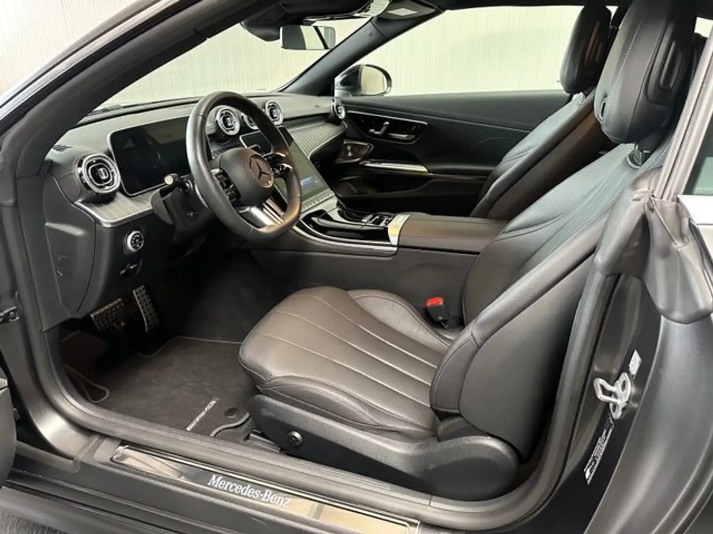Mercedes-Benz CLE 450 Cabrio 4Matic AMG Line Premium Standheiz  CLE 450 Szary - 2