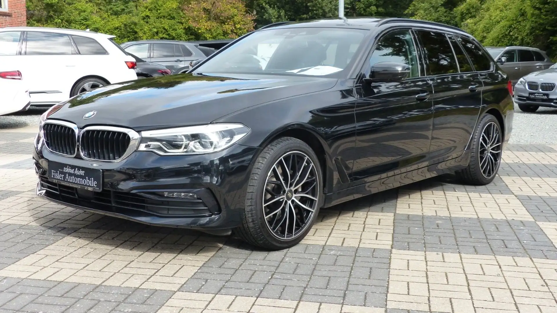 BMW 530 i xDrive Sport Line Pano Leder AHK Distronic Black - 1
