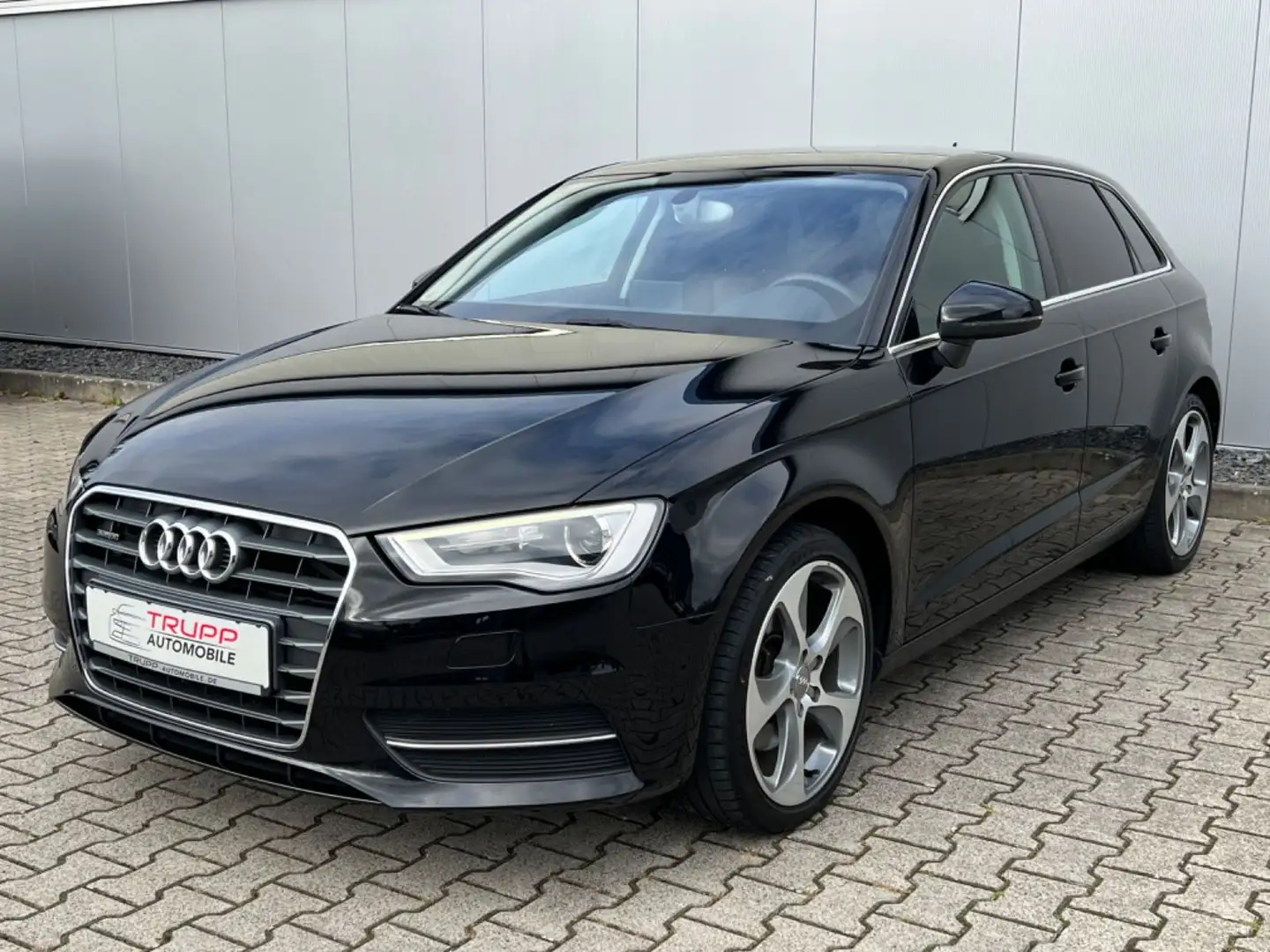 Audi A3 Sportback quattro 2.0TDI/XENON/SHZ/AHK/ACC Schwarz - 2