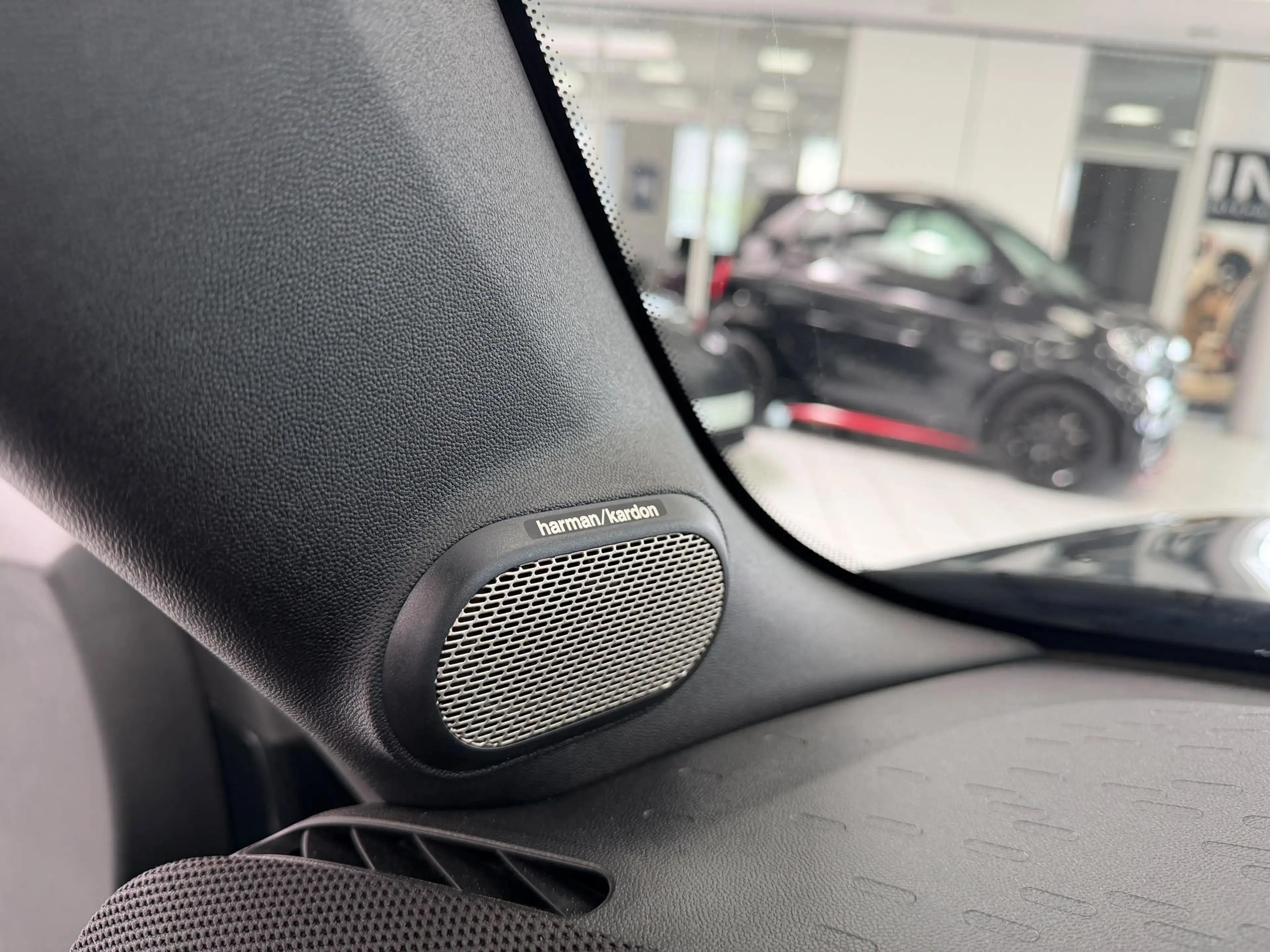 MINI John Cooper Works Cabrio JCW XL*HUD*360°*H K*ACC — photo 9