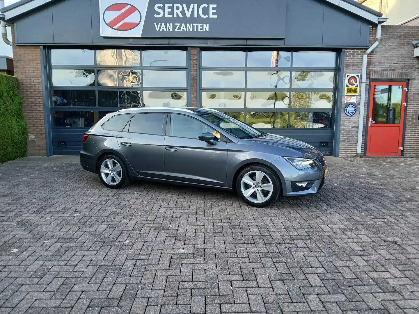 SEAT Leon ST 1.4 TSI FR First Edition + Navigatie + LED Verl Grigio - 2