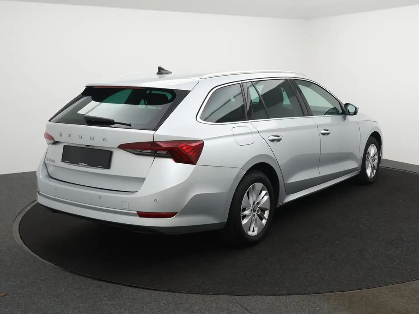 Skoda Octavia Octavia Combi Clever 2.0TDI 115PK *AUTOMAAT*CAMERA*NAVI*PDC*BLTH*CRUISE*ZETELVERWARMING*DIGITAL DASHBOARD*... Argent - 2