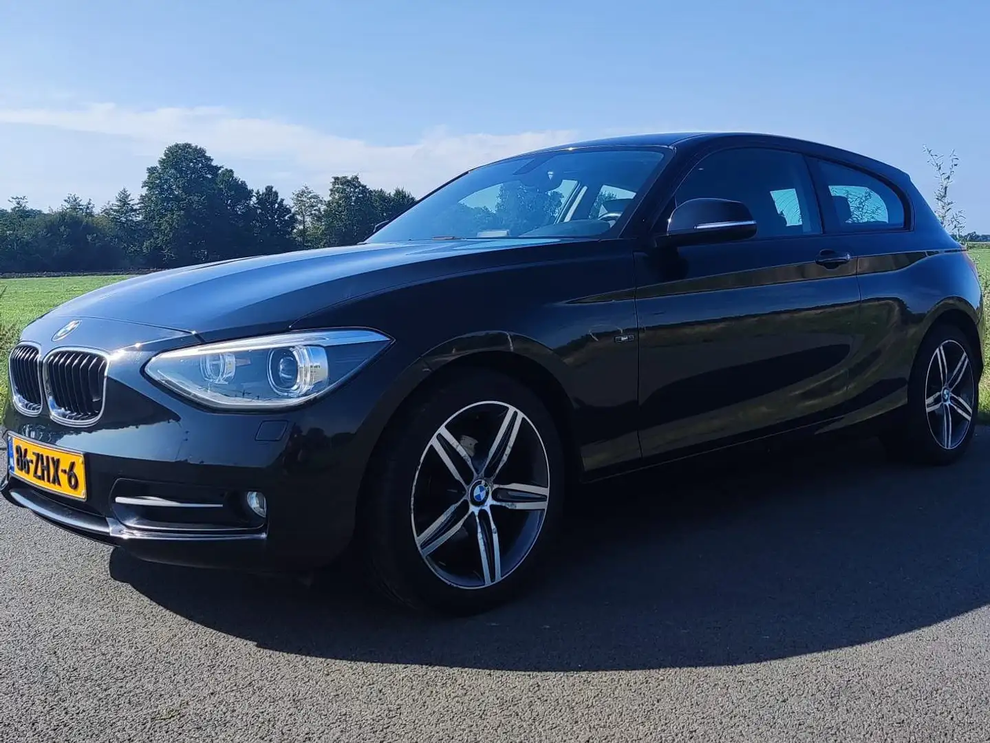 BMW 114 114i Upgrade Edition Zwart - 2