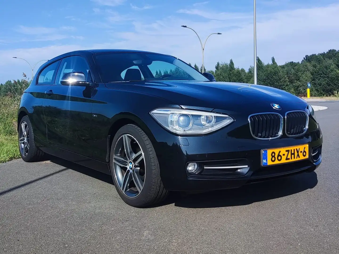 BMW 114 114i Upgrade Edition Zwart - 1