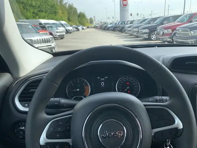 Jeep Renegade view 8