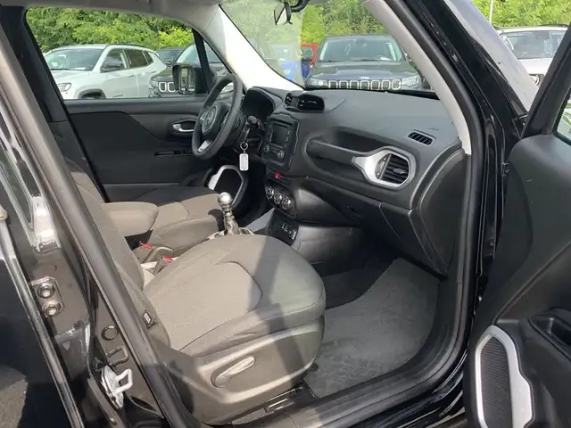 Jeep Renegade view 11