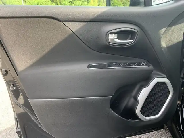 Jeep Renegade view 6