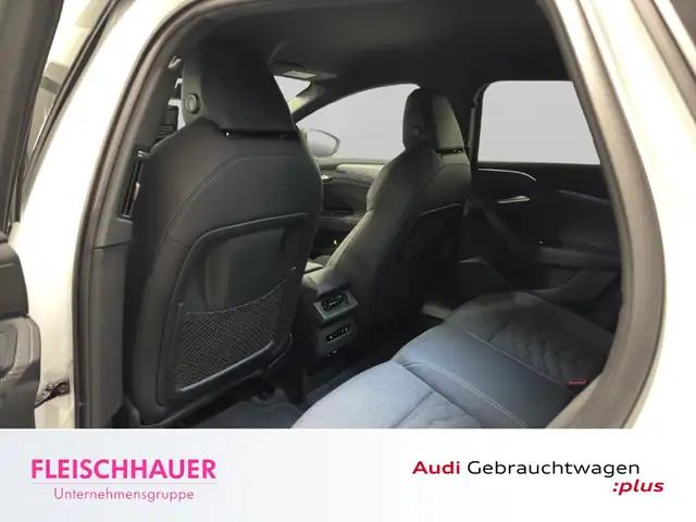 Audi A6 view 13