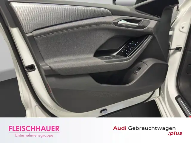 Audi A6 view 12