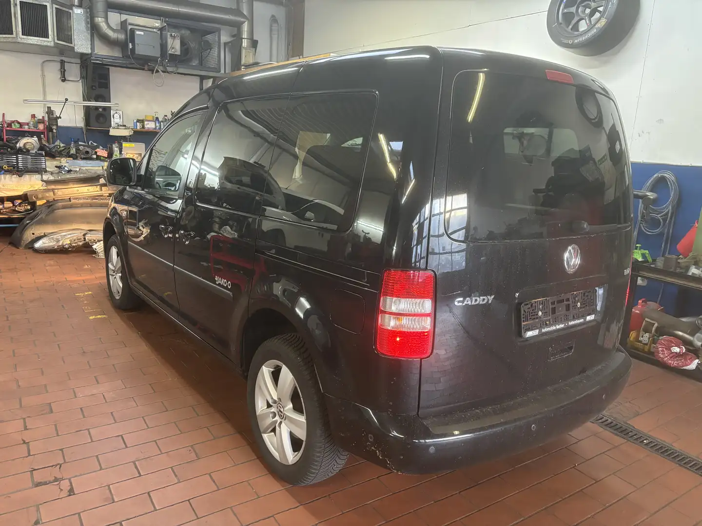 Volkswagen Caddy 1,6 TDI Trendline+KLIMAAUTOMATIK+2xPDC+LM+SHZG Zwart - 2