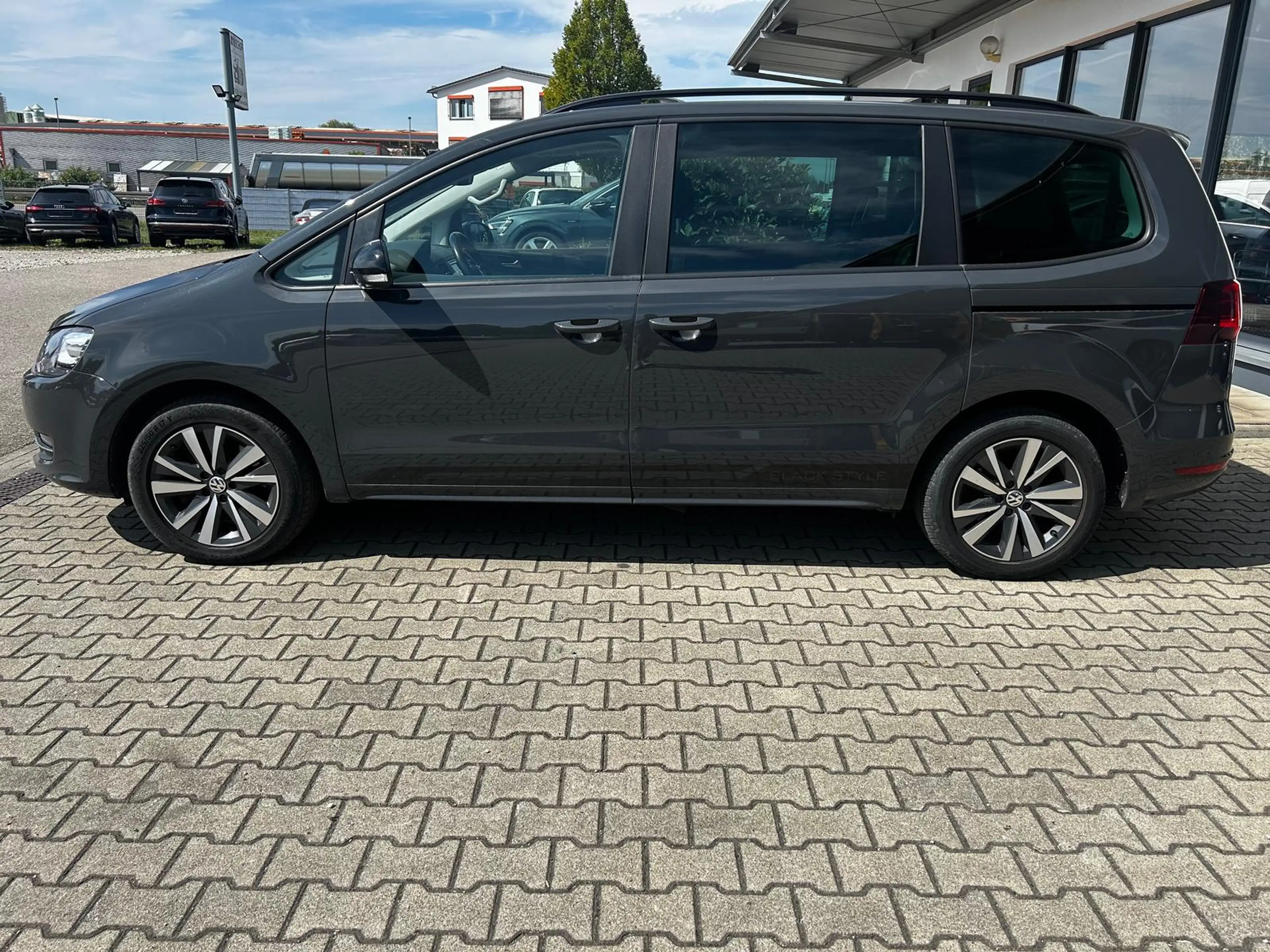 Volkswagen Sharan Highline Black Style 4M AHK Standheizung — photo 5