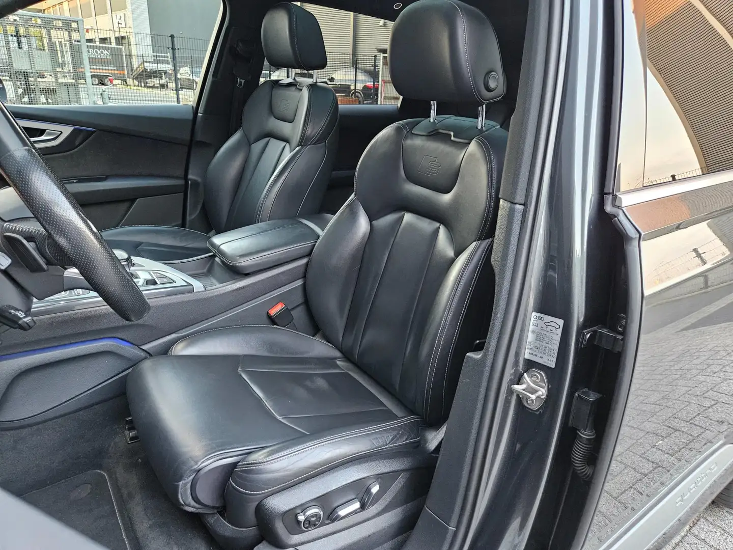 Audi Q7 e-tron 3.0 TDI Quattro 374pk 3x S line Panodak Luchtverin Grijs - 2