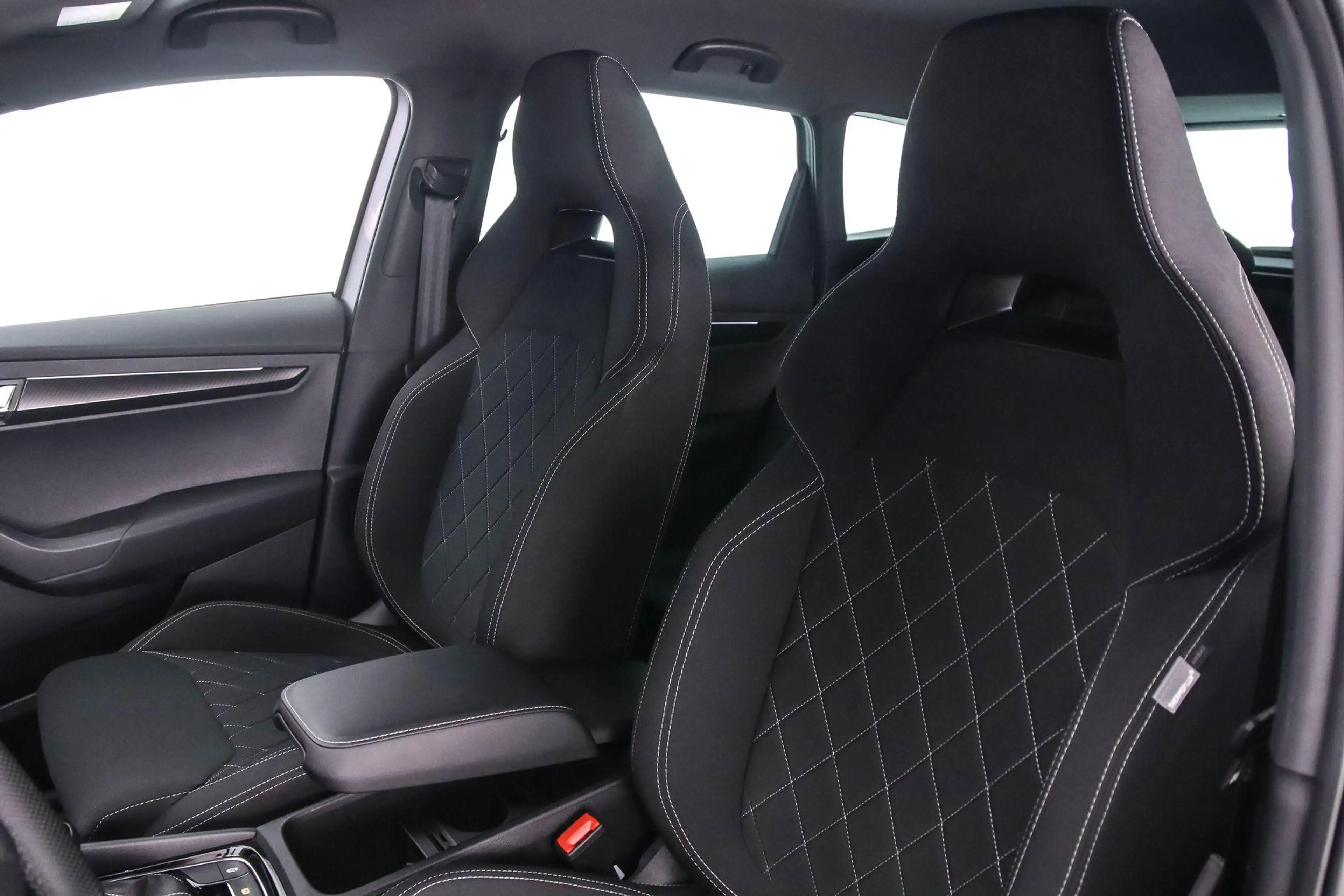 Skoda Karoq 1.5 TSI ACT Sportline Business 150pk DSG Automaat, — photo 5
