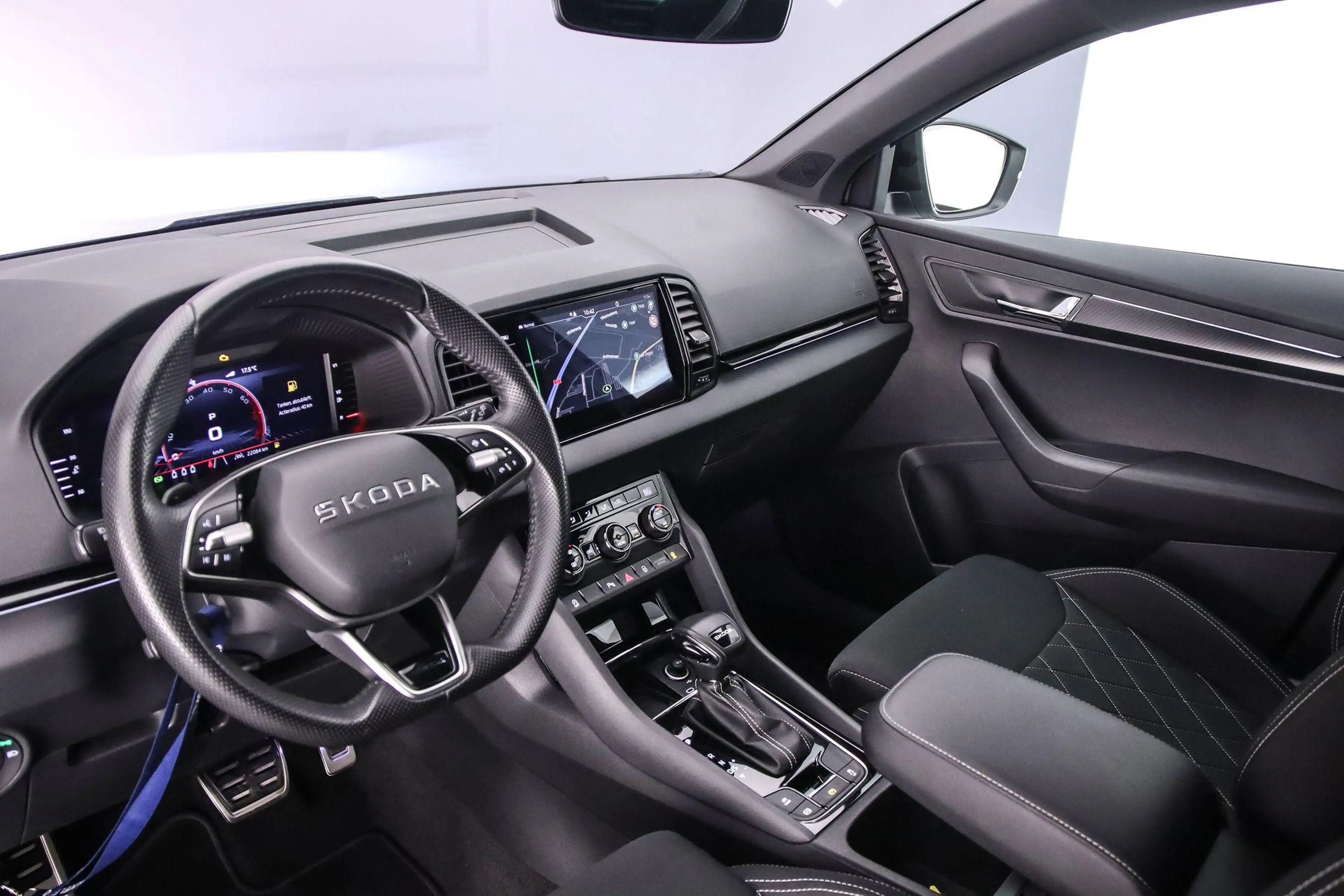 Skoda Karoq 1.5 TSI ACT Sportline Business 150pk DSG Automaat, — photo 4