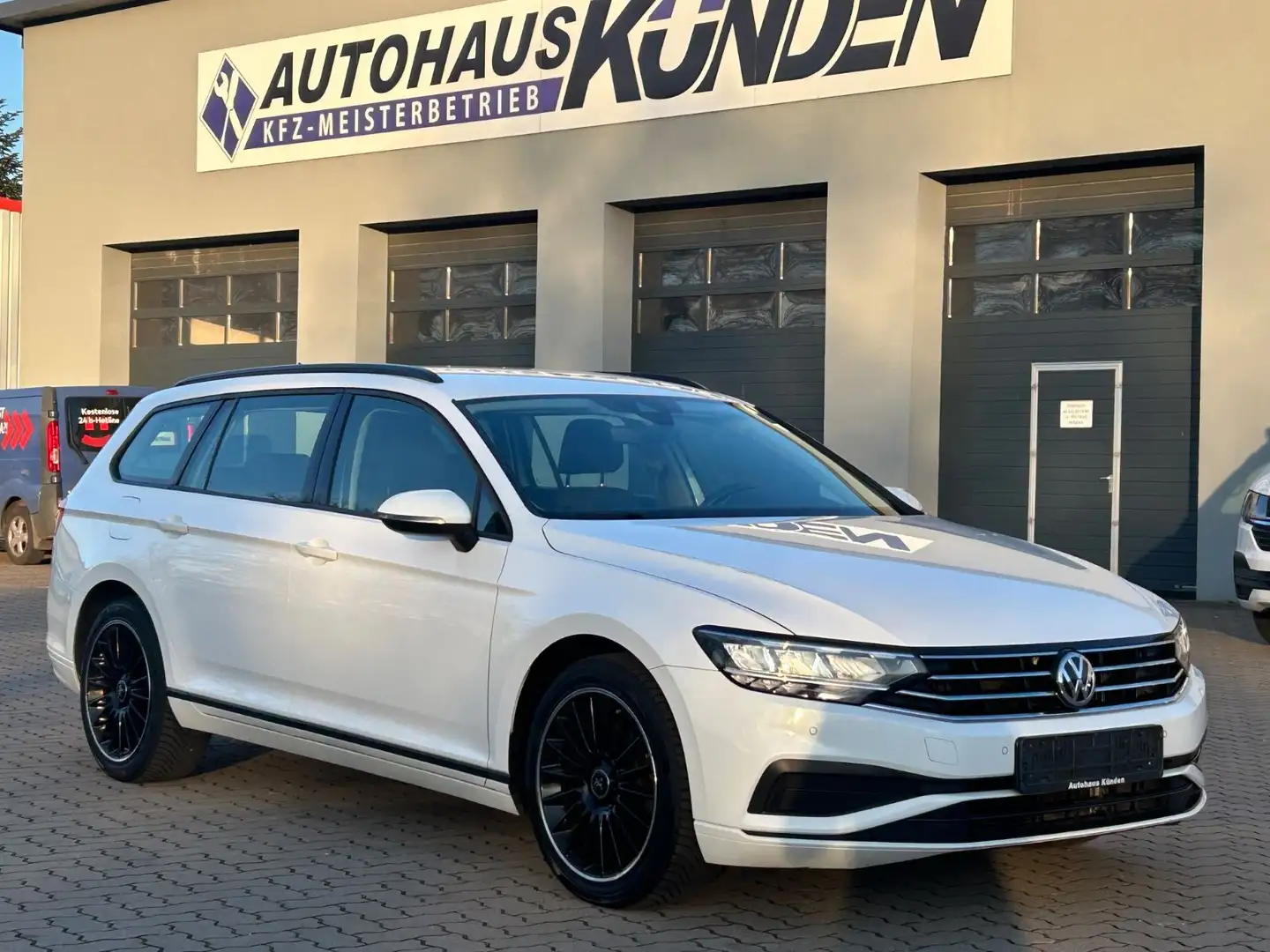 Volkswagen Passat Variant 2.0 TDI °RFK°AHK°ACC° Weiß - 1