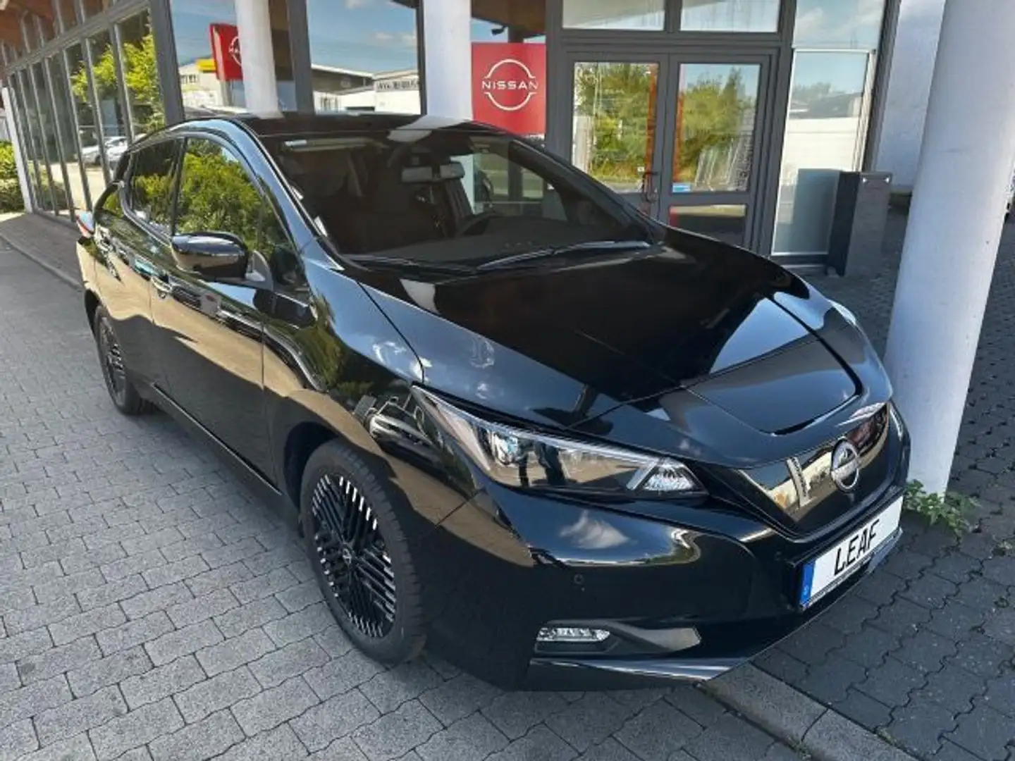 Nissan Leaf LEAF (ZE1) MY22 N-CONNECTA Winterpaket LED Zwart - 1