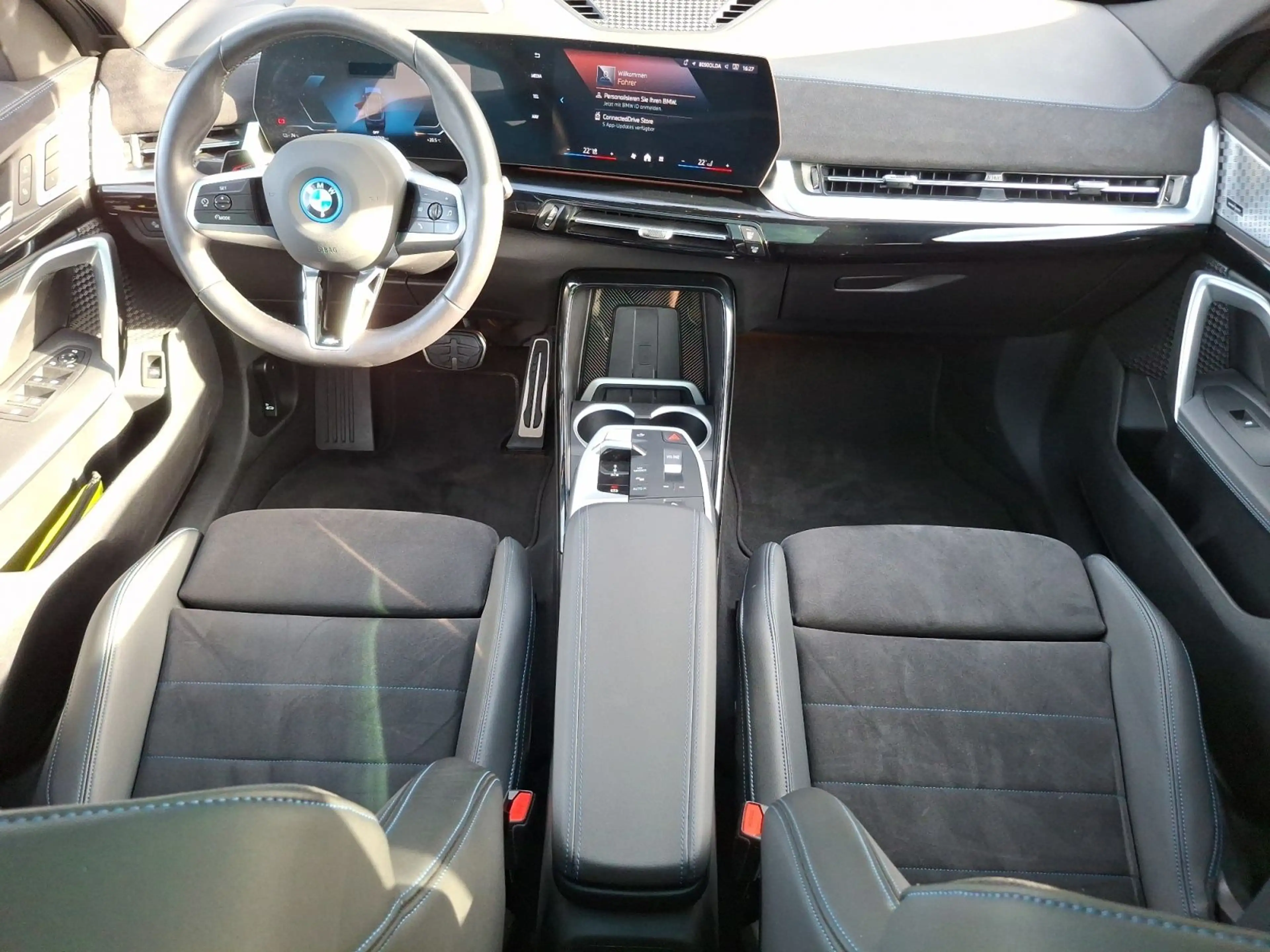 BMW iX2 ix2 xDrive30 M Sportpaket Panorama Head-Up — photo 14