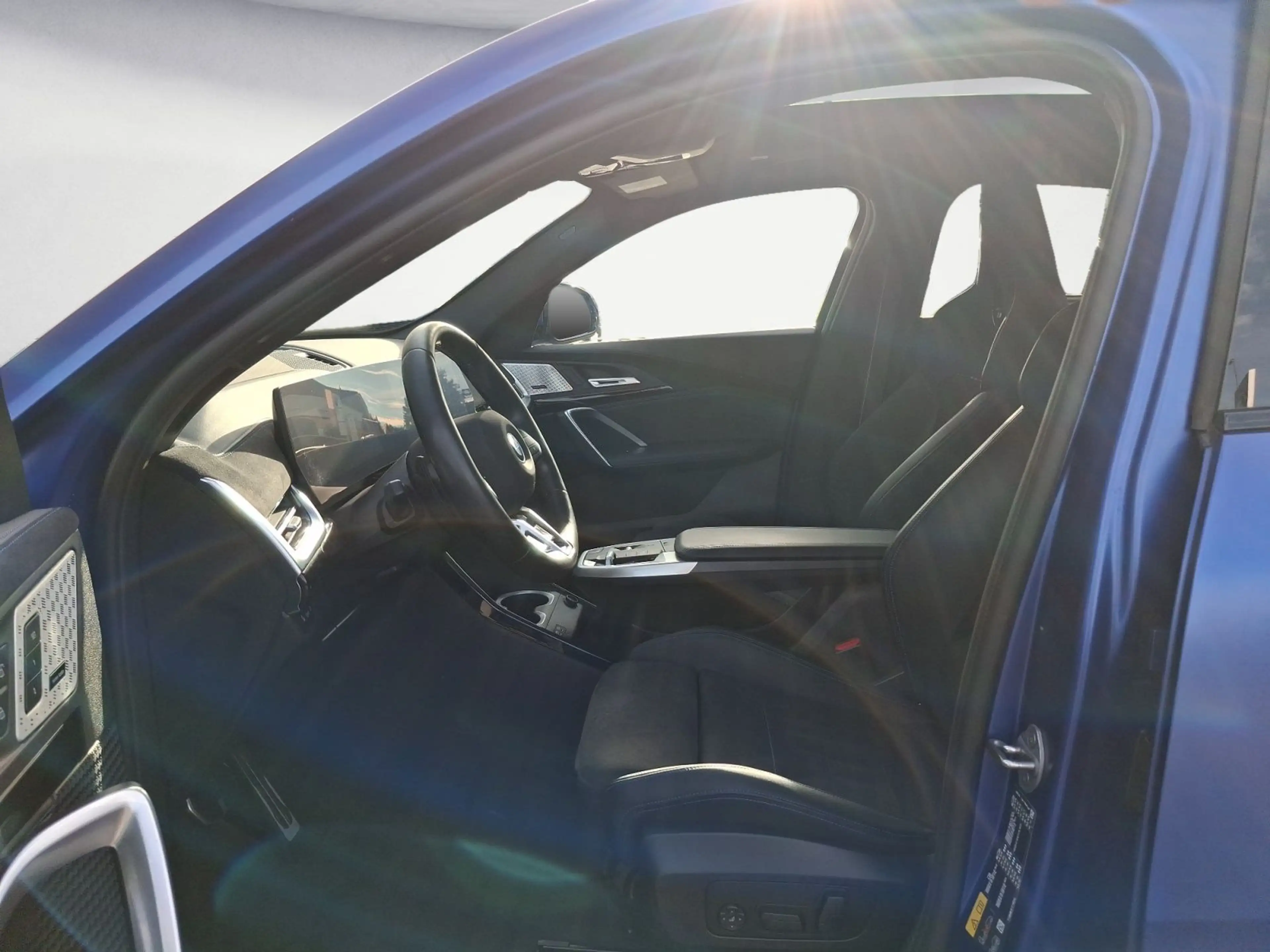 BMW iX2 ix2 xDrive30 M Sportpaket Panorama Head-Up — photo 12