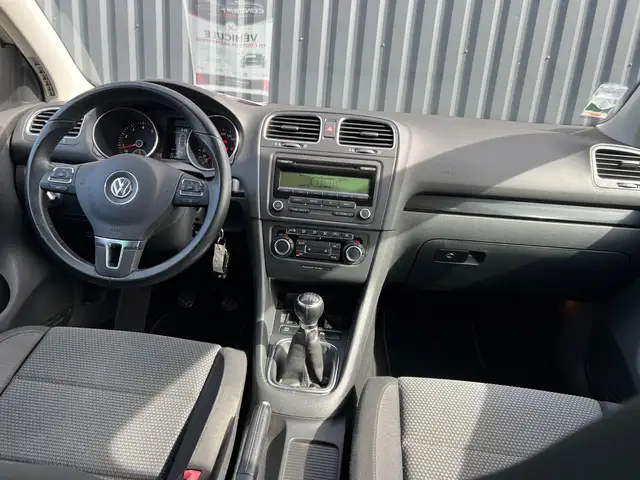 Volkswagen Golf view 3
