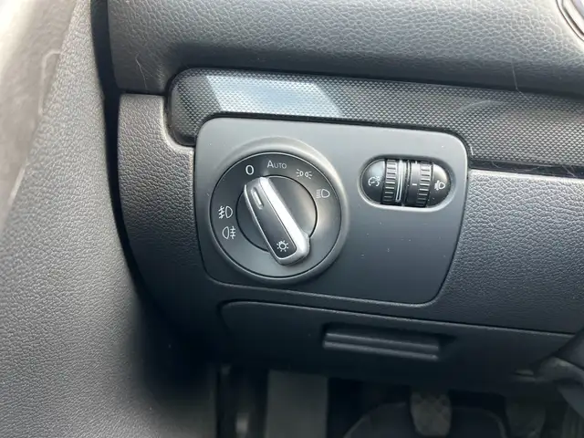 Volkswagen Golf view 12