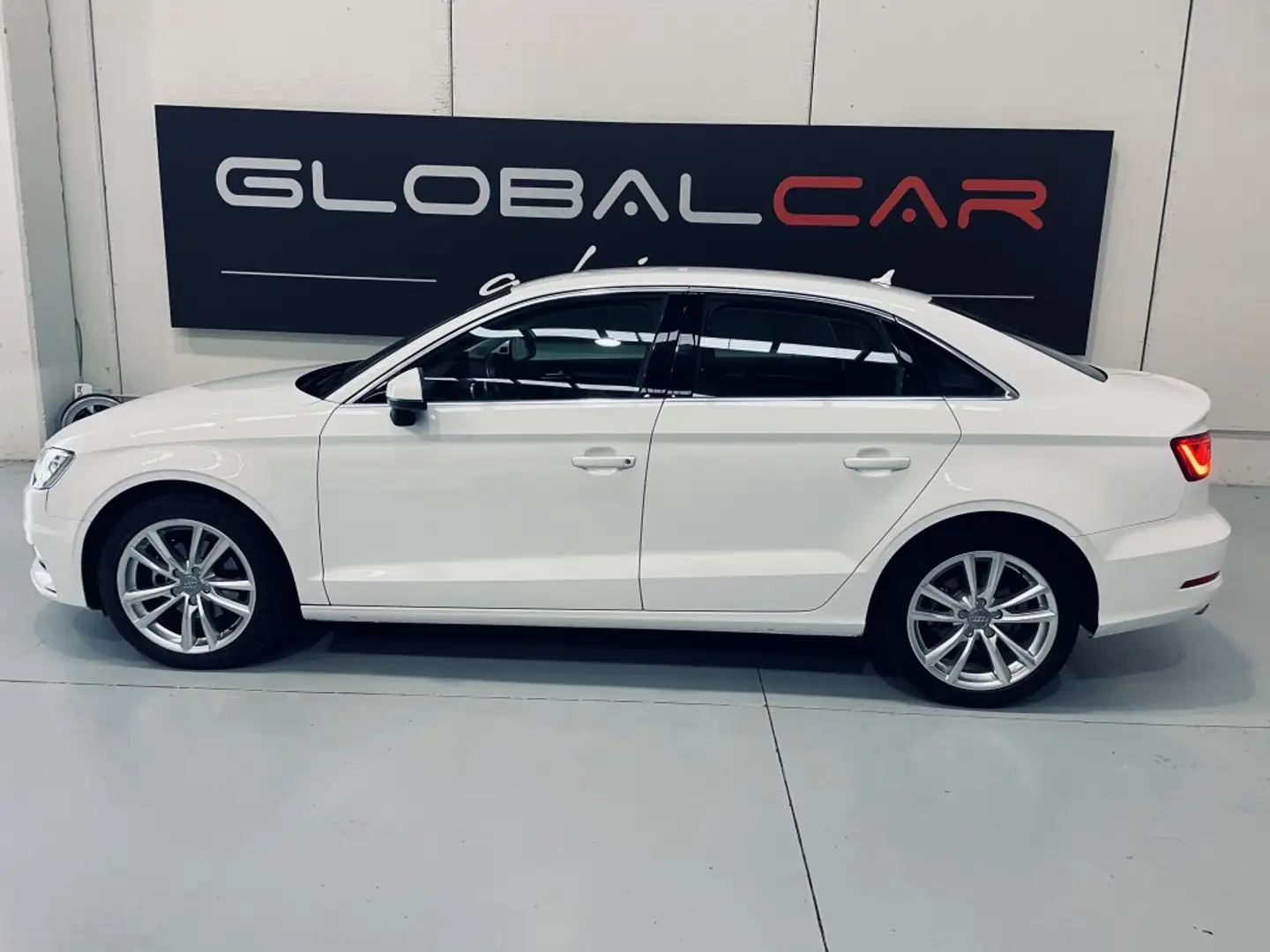 Audi A3 Sedán 2.0TDI Attraction 150 Wit - 2