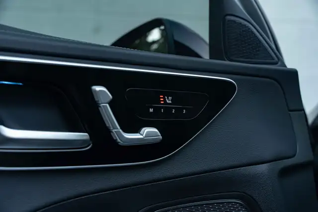 Mercedes-Benz C-Class view 13