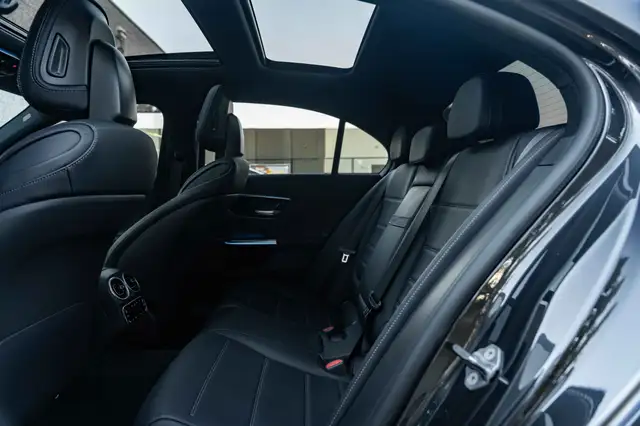 Mercedes-Benz C-Class view 12