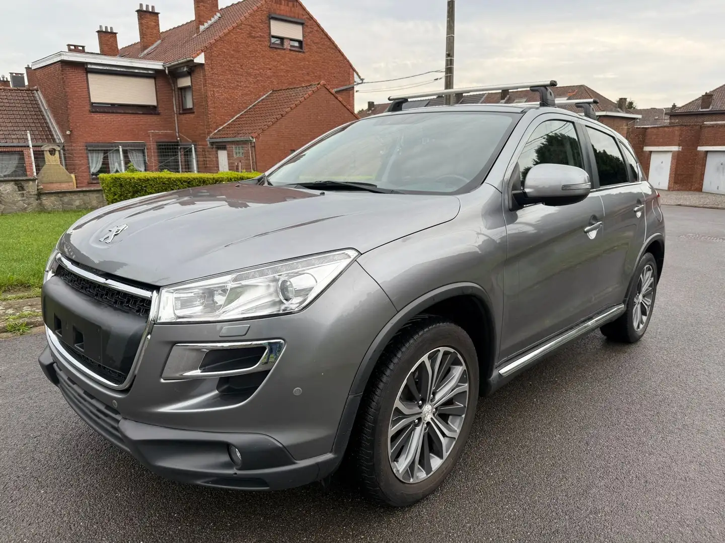 Peugeot 4008 1.6 HDi Allure Gris - 2