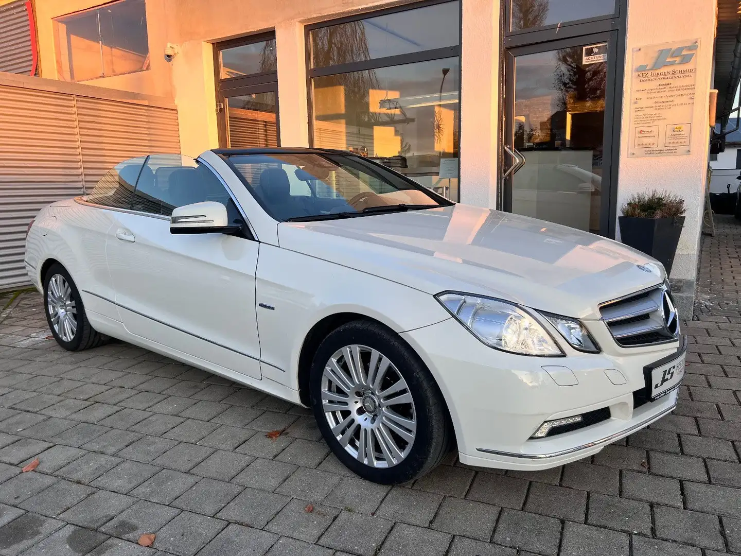 Mercedes-Benz E 200 E Cabrio CGI BlueEfficie Avantgarde AIRCAP Blanc - 1