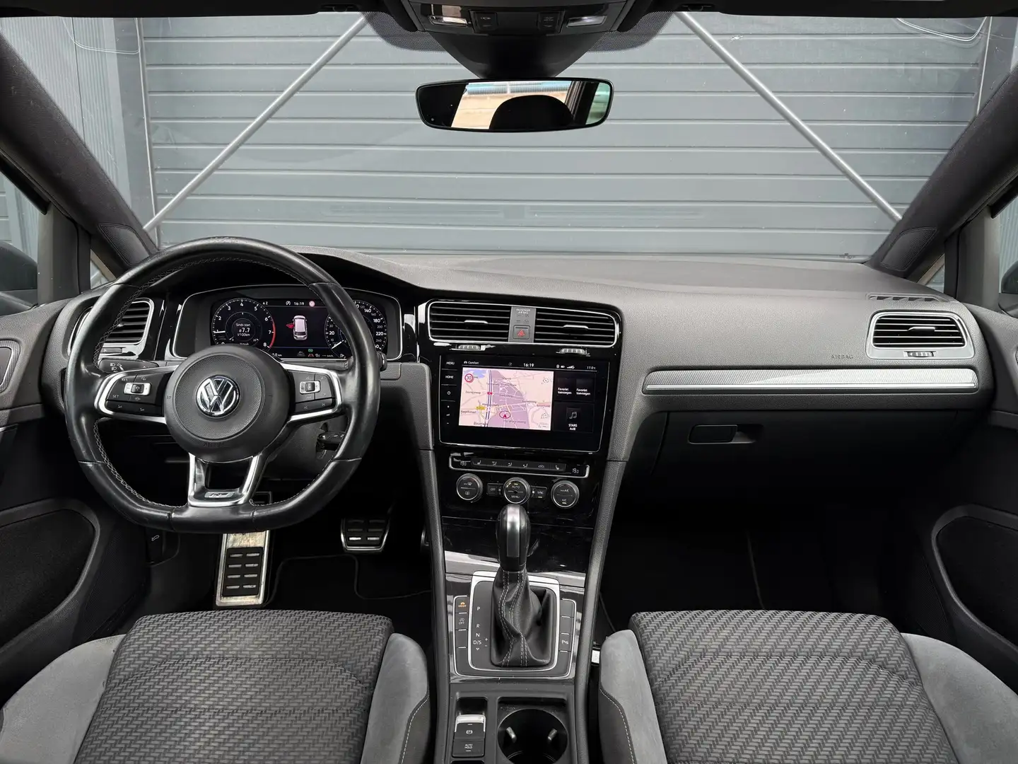 Volkswagen Golf Variant 1.5 TSI Highline Business R, Drive Assist+!!!, ACC Šedá - 2