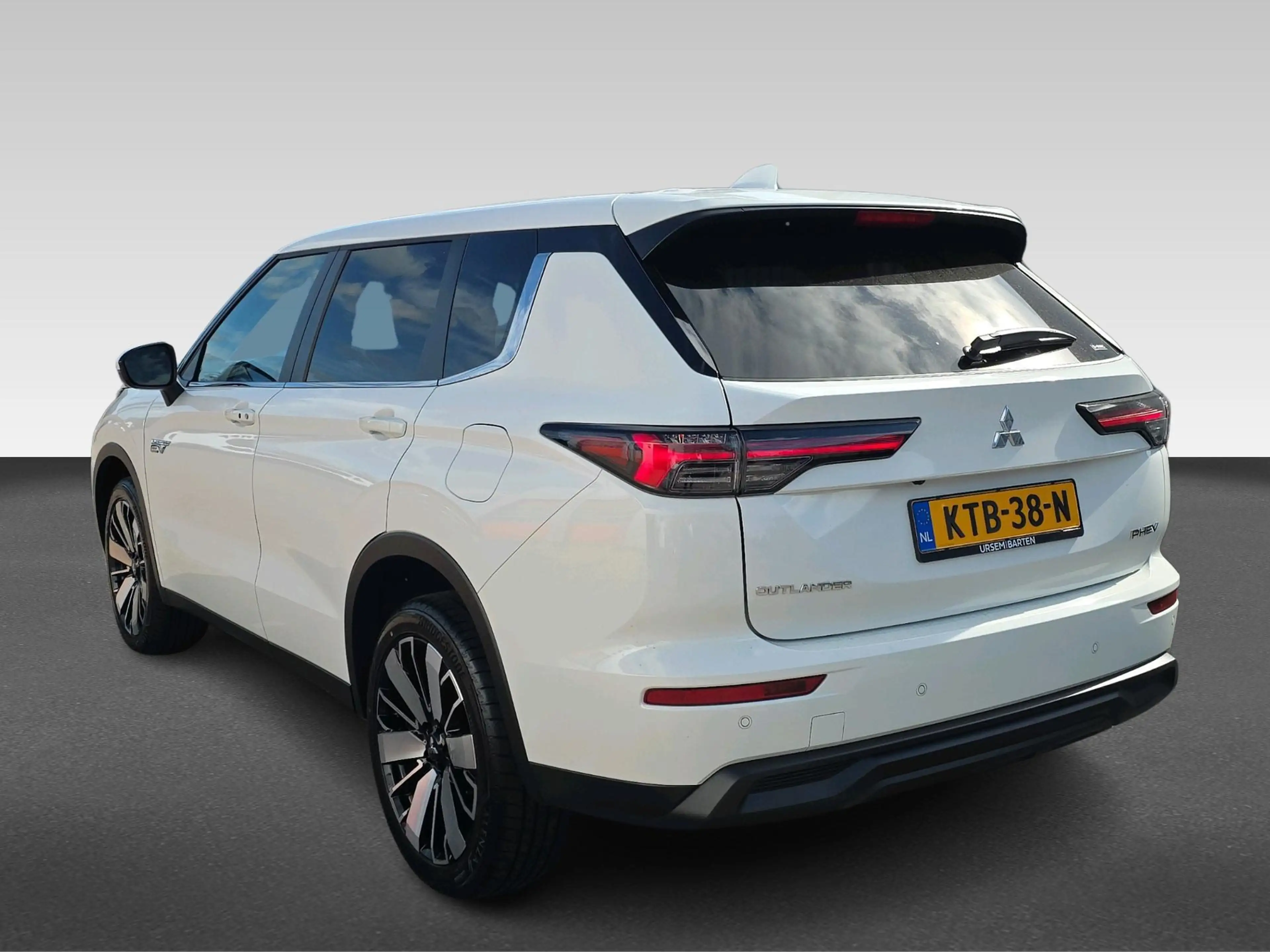 Mitsubishi Outlander 2.4 PHEV Intense 20 inch LM velgen | Winter pakket — photo 3
