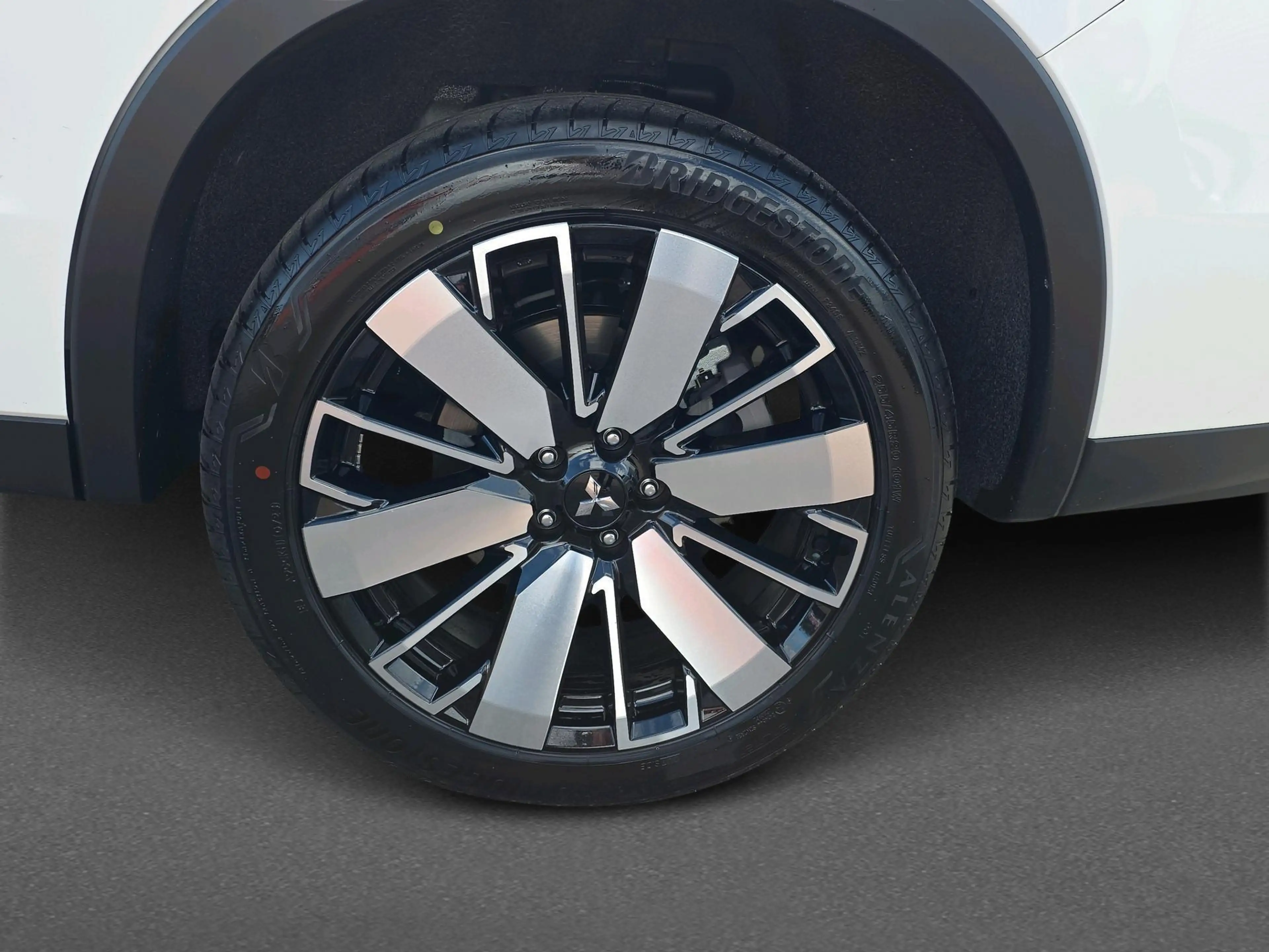 Mitsubishi Outlander 2.4 PHEV Intense 20 inch LM velgen | Winter pakket — photo 11