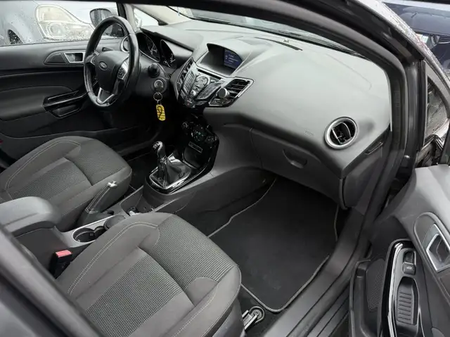 Ford Fiesta view 5