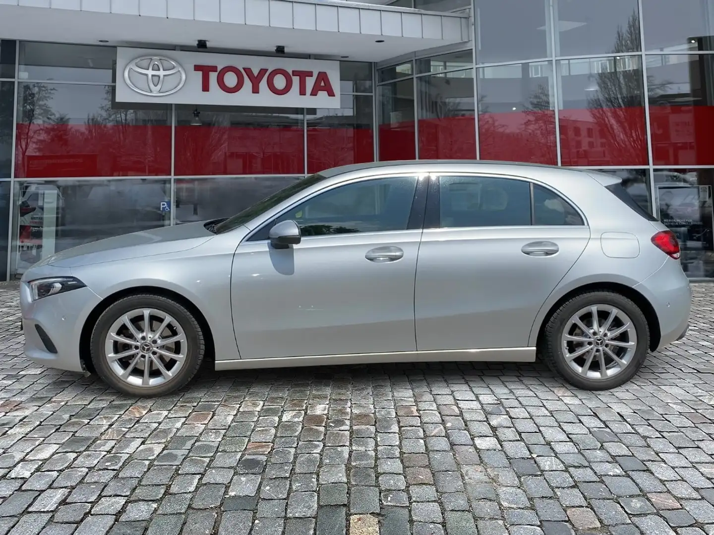 Mercedes-Benz A 200 d Progressive Silber - 2