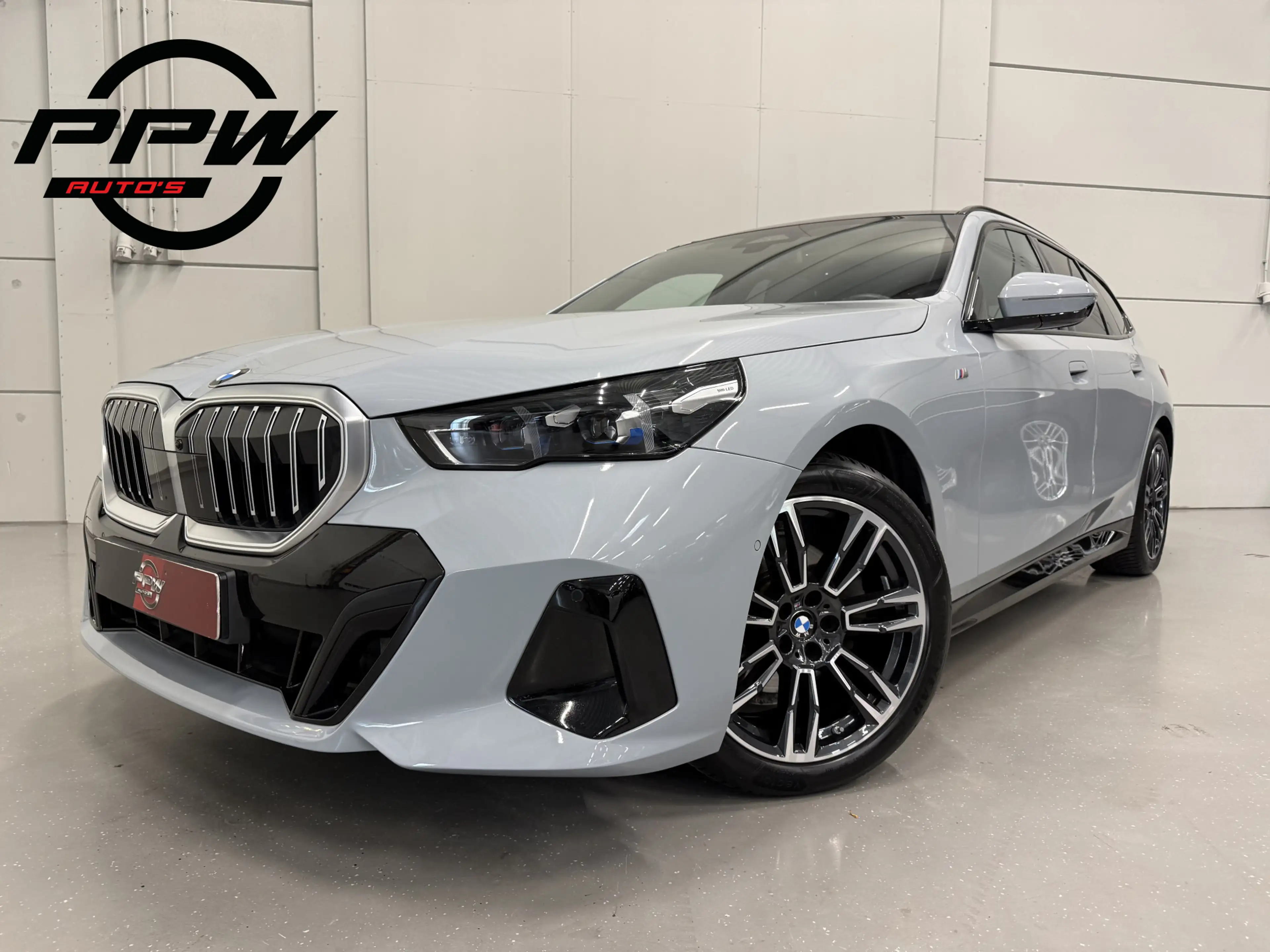 BMW 520 5-serie Touring 520i M-Sport PANO/TREKHAAK/ICONIC/