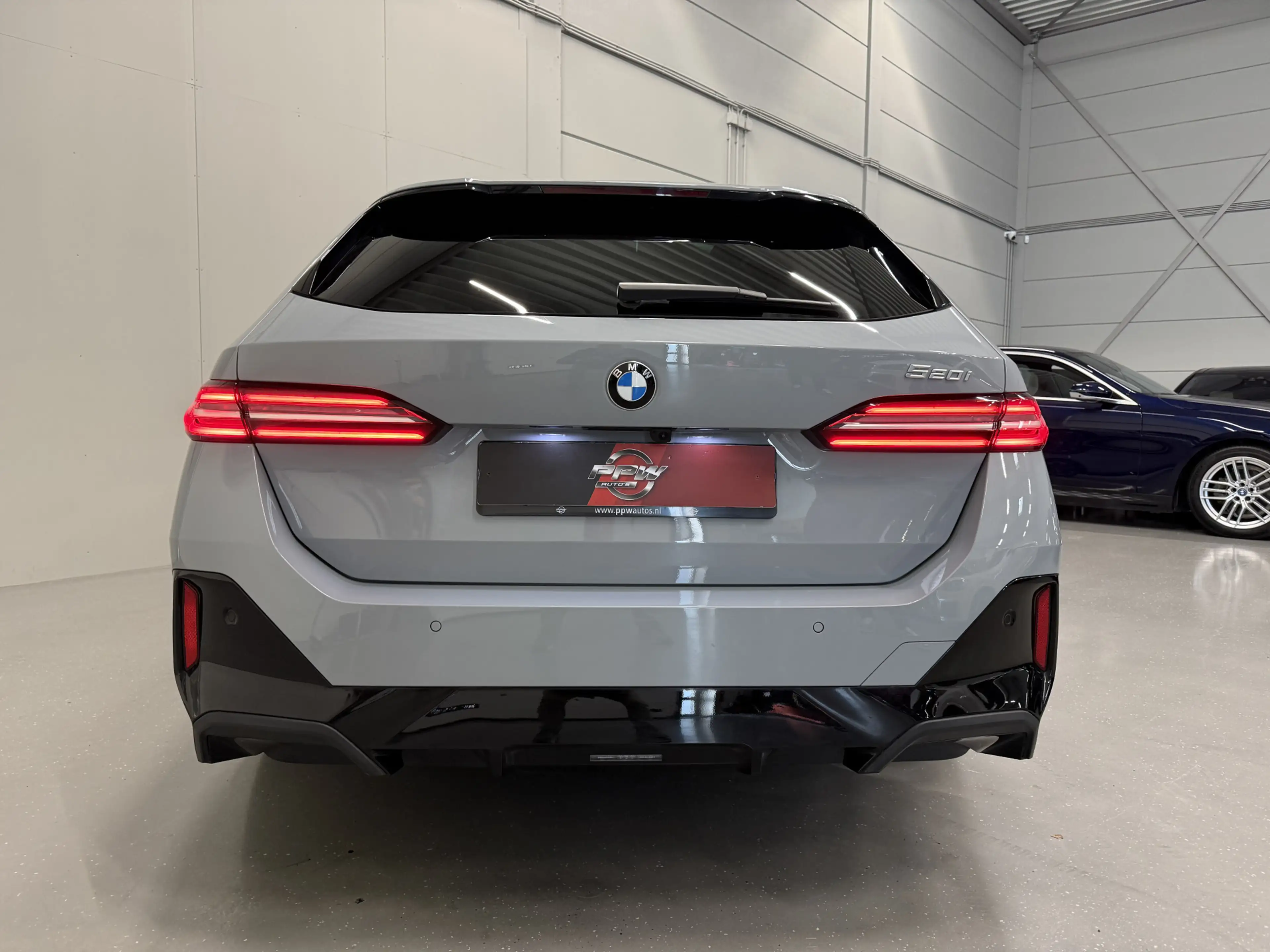 BMW 520 5-serie Touring 520i M-Sport PANO/TREKHAAK/ICONIC/ — photo 9