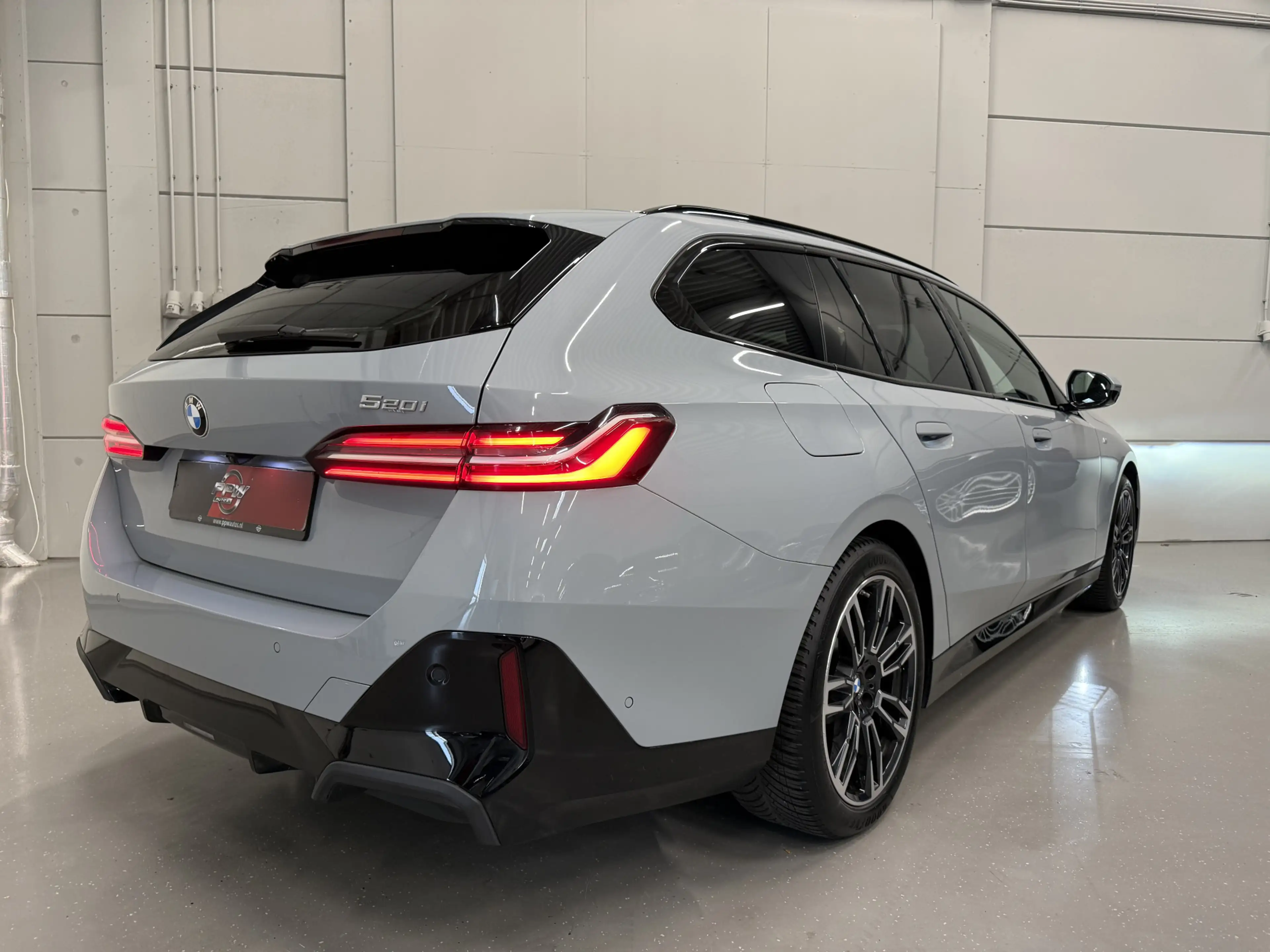 BMW 520 5-serie Touring 520i M-Sport PANO/TREKHAAK/ICONIC/ — photo 8