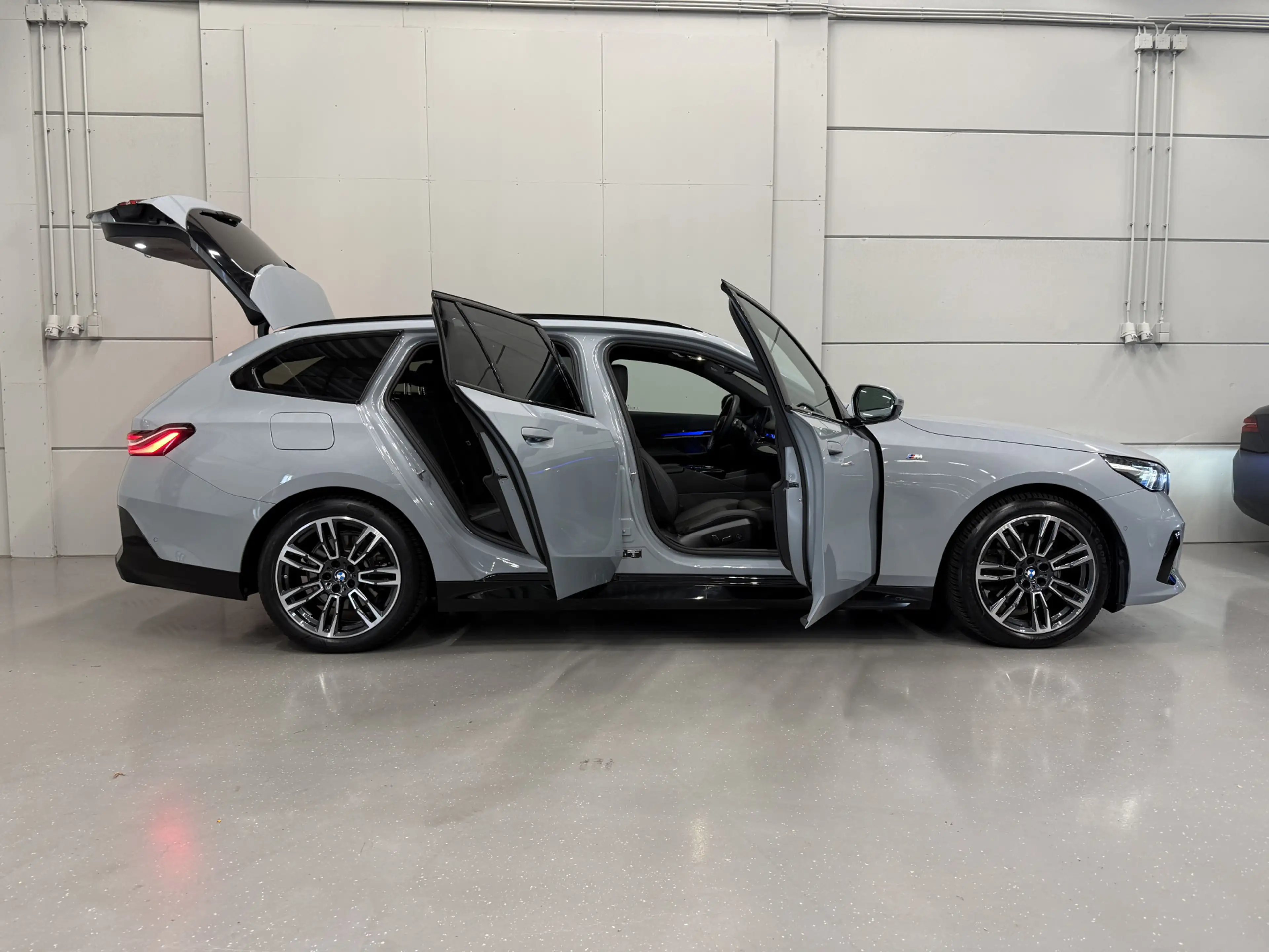 BMW 520 5-serie Touring 520i M-Sport PANO/TREKHAAK/ICONIC/ — photo 11