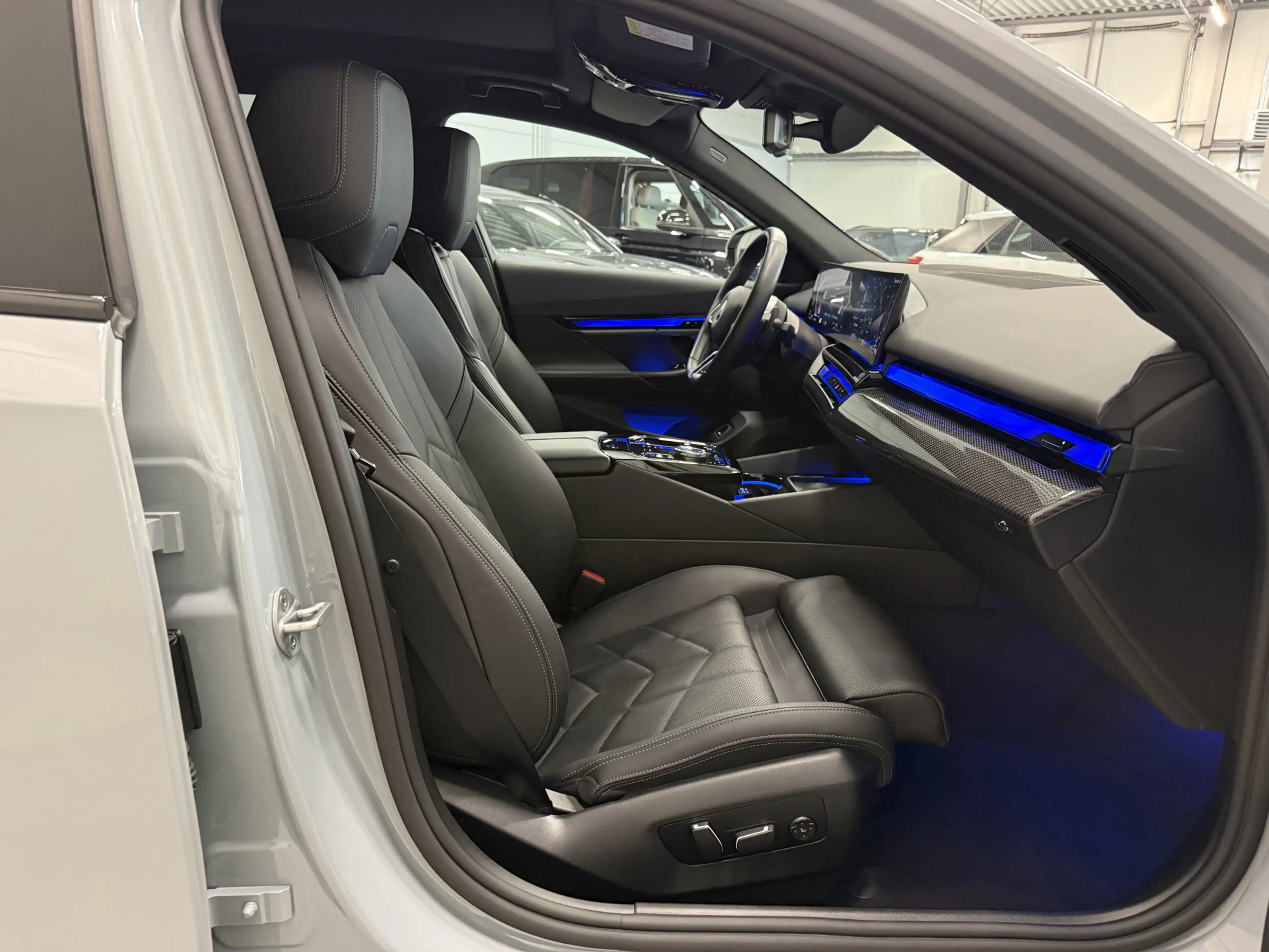 BMW 520 5-serie Touring 520i M-Sport PANO/TREKHAAK/ICONIC/ — photo 15