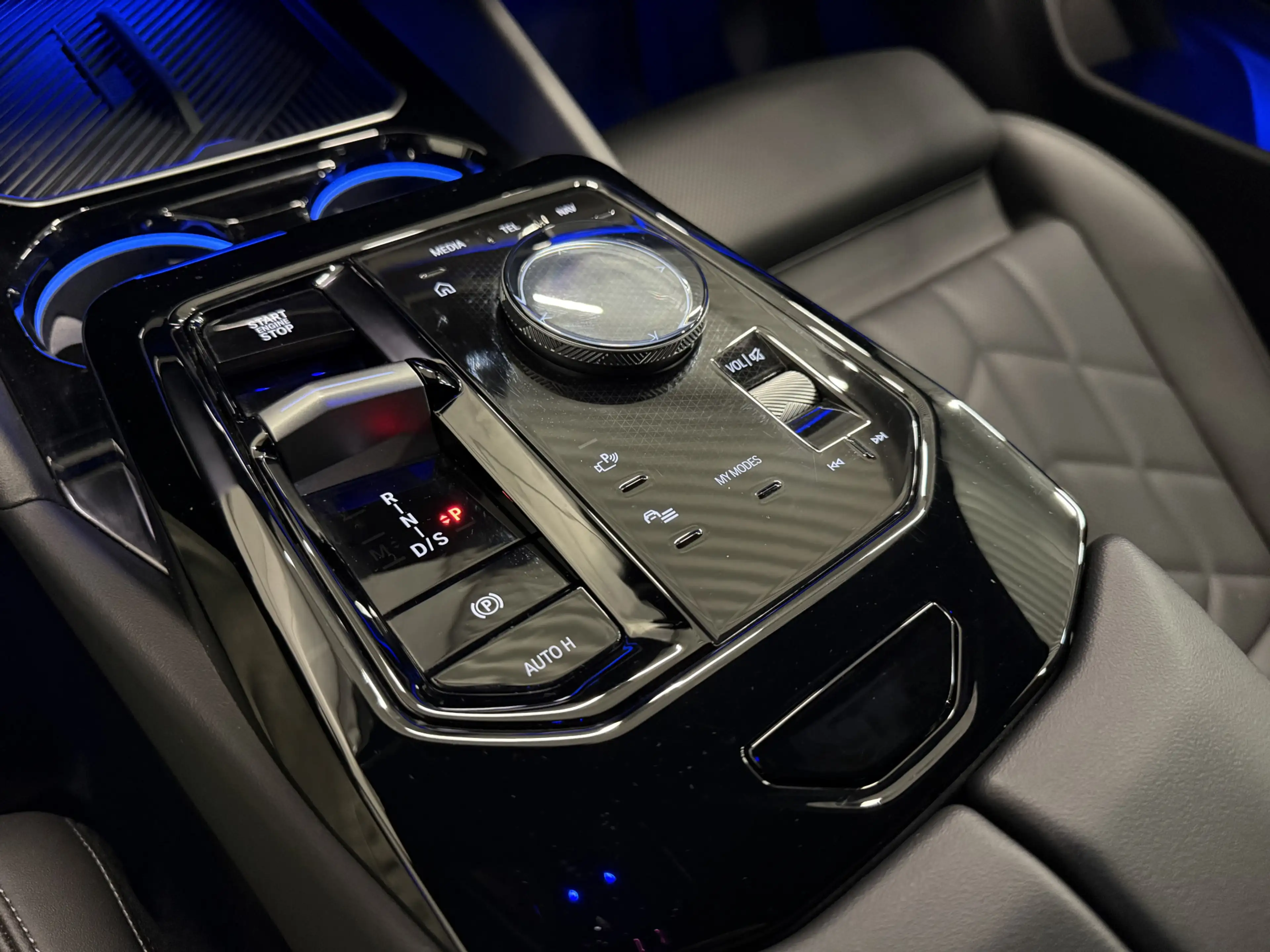BMW 520 5-serie Touring 520i M-Sport PANO/TREKHAAK/ICONIC/ — photo 17