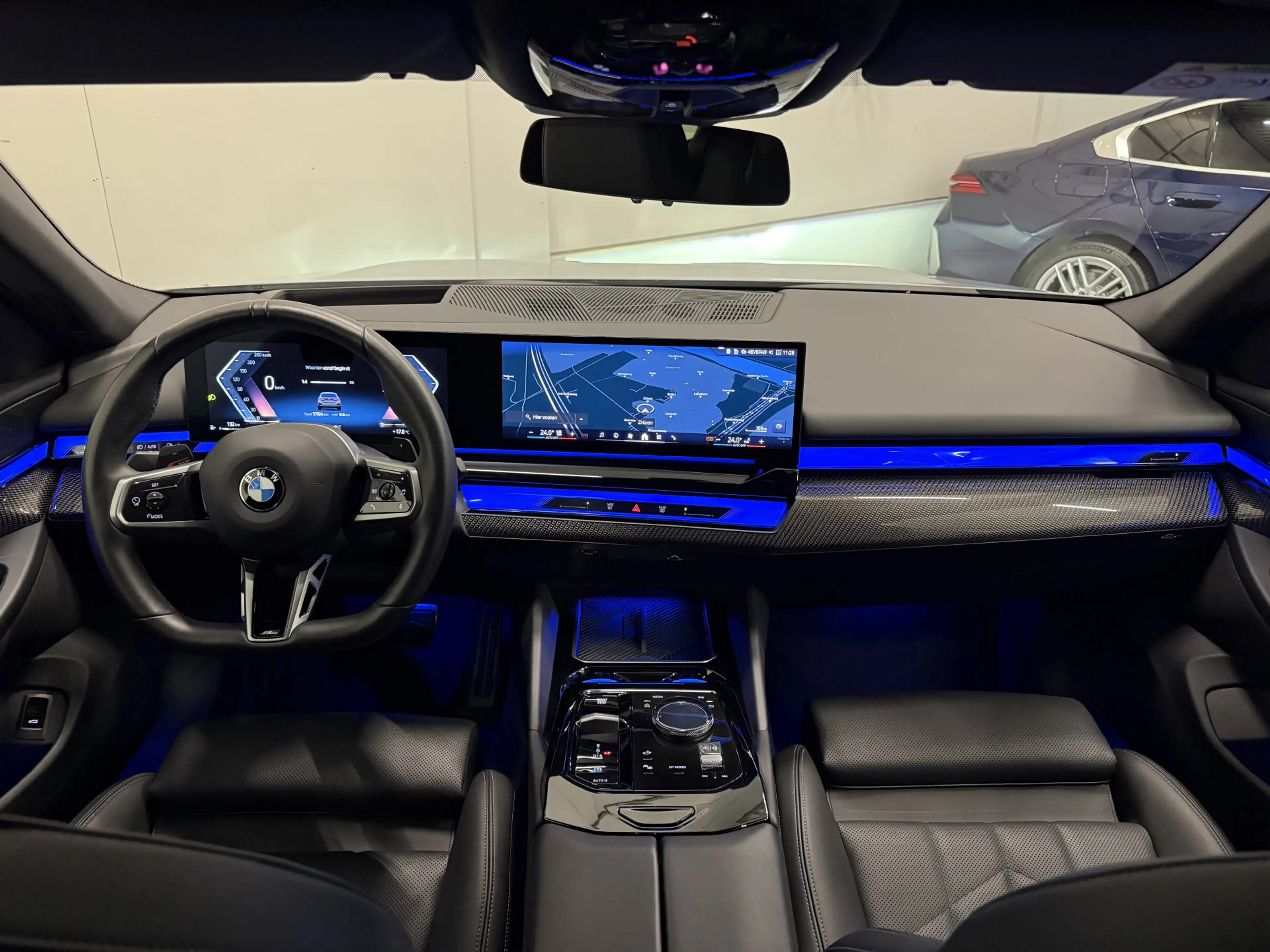 BMW 520 5-serie Touring 520i M-Sport PANO/TREKHAAK/ICONIC/ — photo 16