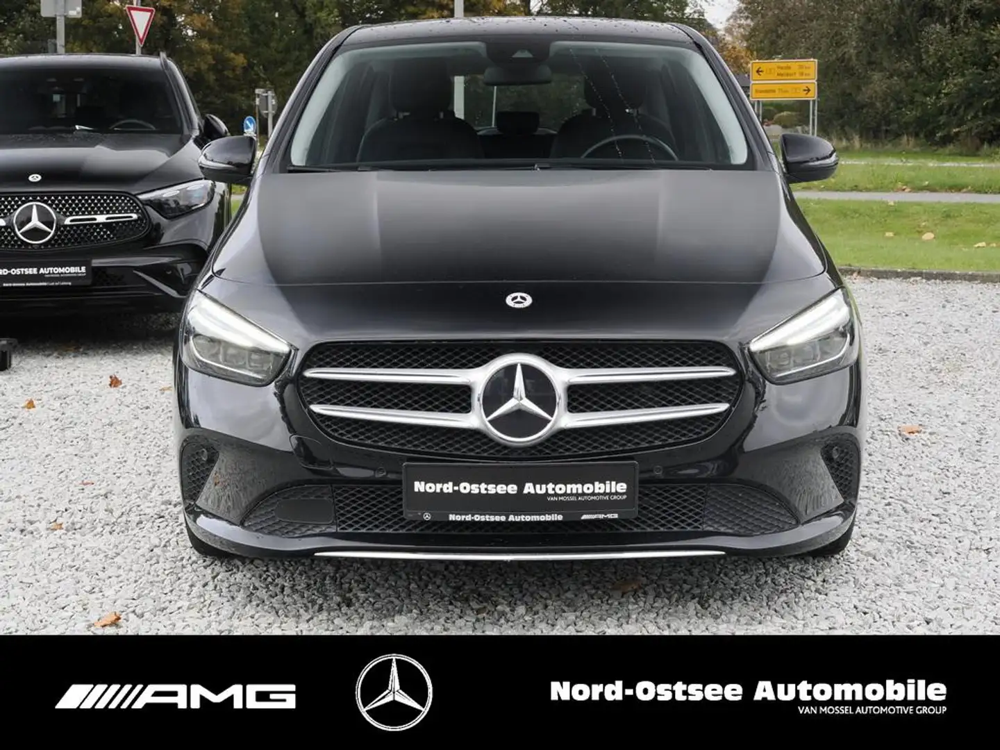 Mercedes-Benz B 200 d AHK KAMERA AMBIENTE NAVI SHZ SPURH PDC Schwarz - 2